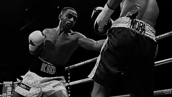 Kid Galahad attacks