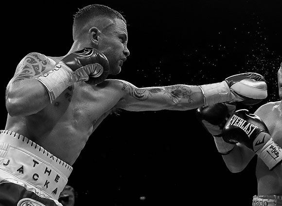 Frampton pummels Donaire