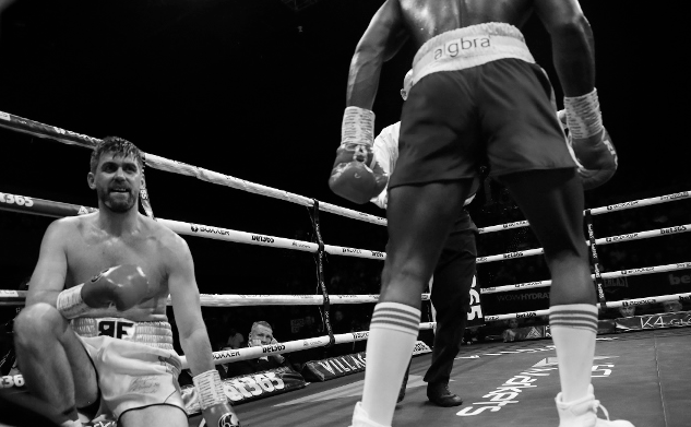 Dan Azeez batters veteran Rocky Fielding in&nbsp;8